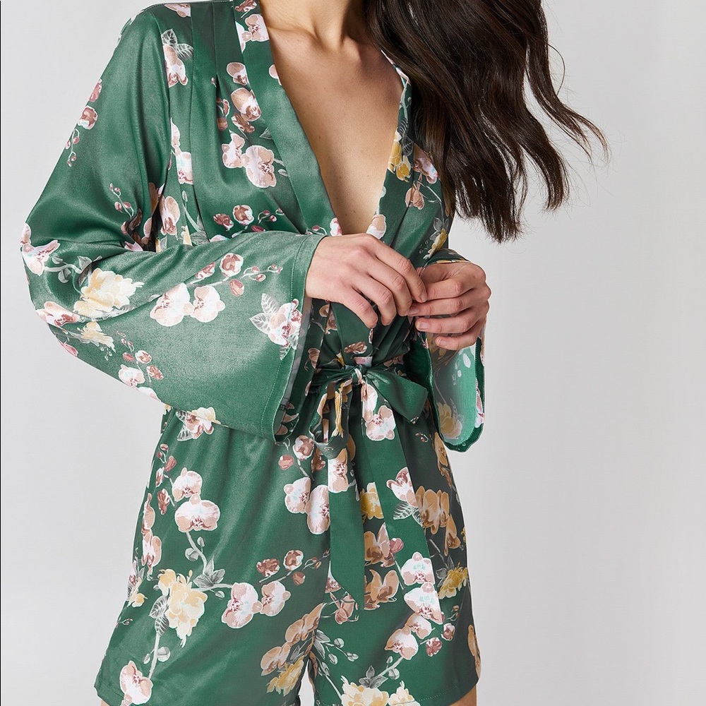 Stain deep v romper